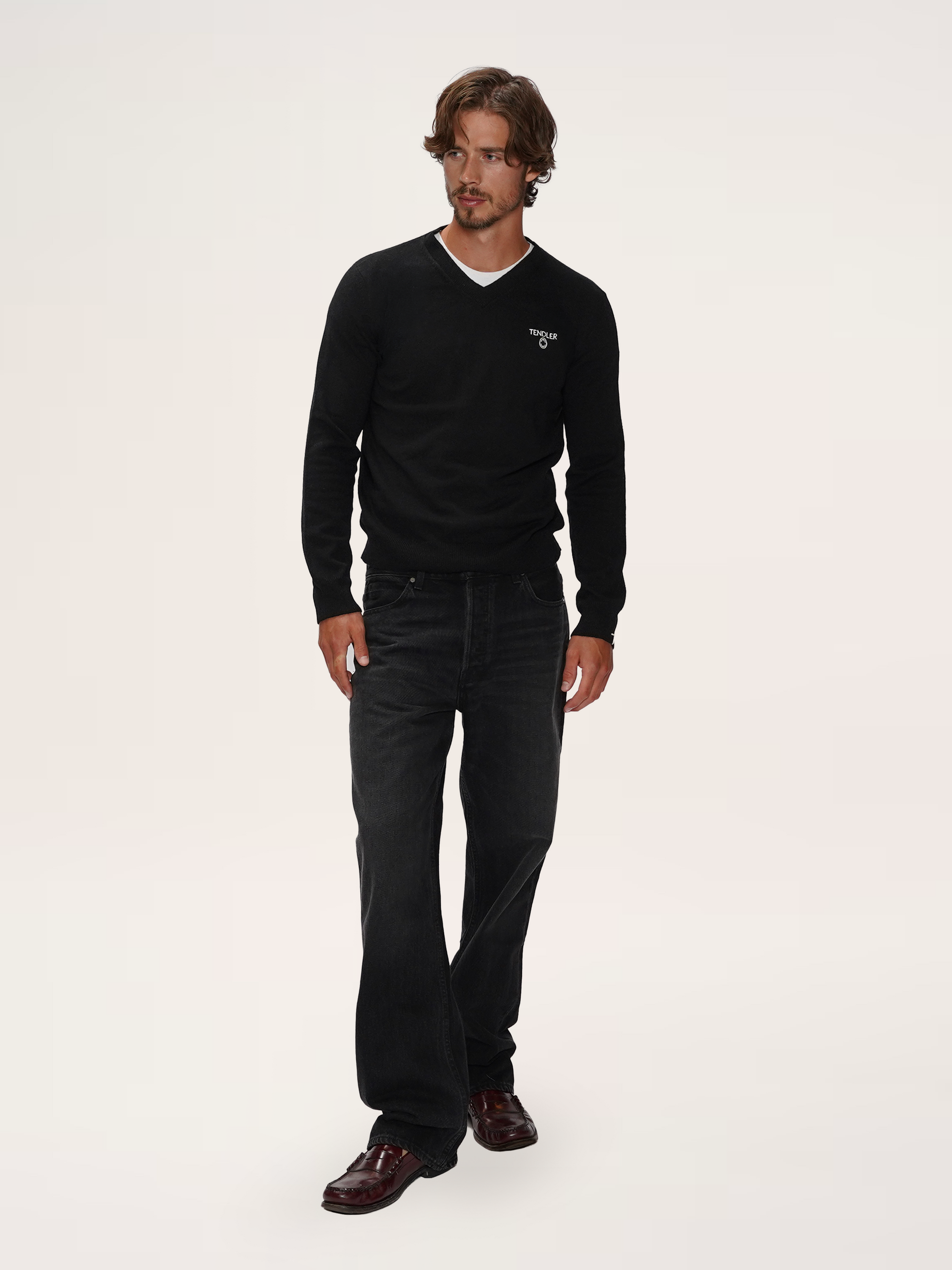 LIGHTWEIGHT V-NECK SWEATER