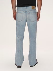 STRAIGHT LEG JEAN