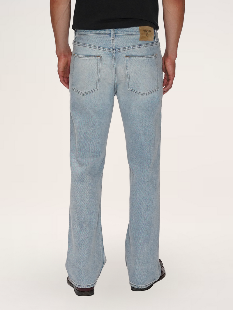 STRAIGHT LEG JEAN