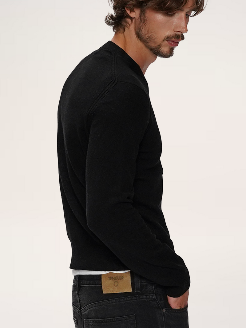 LIGHTWEIGHT V-NECK SWEATER